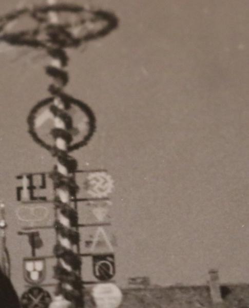 1. Mai 1937 - Maibaum - Pimpfe , Hitlerjugend ist angetreten